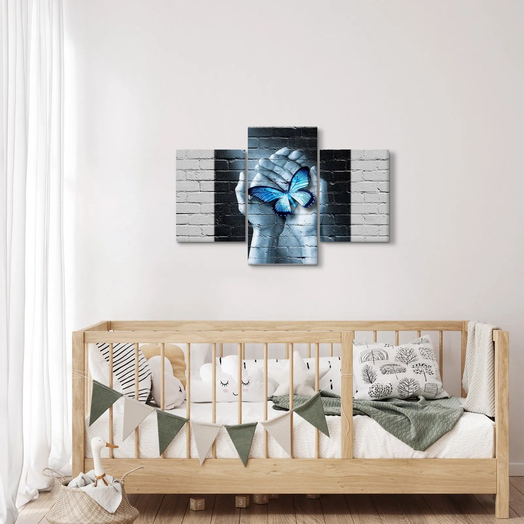 Tablou cu flutere albastru pe perete (90x60 cm)