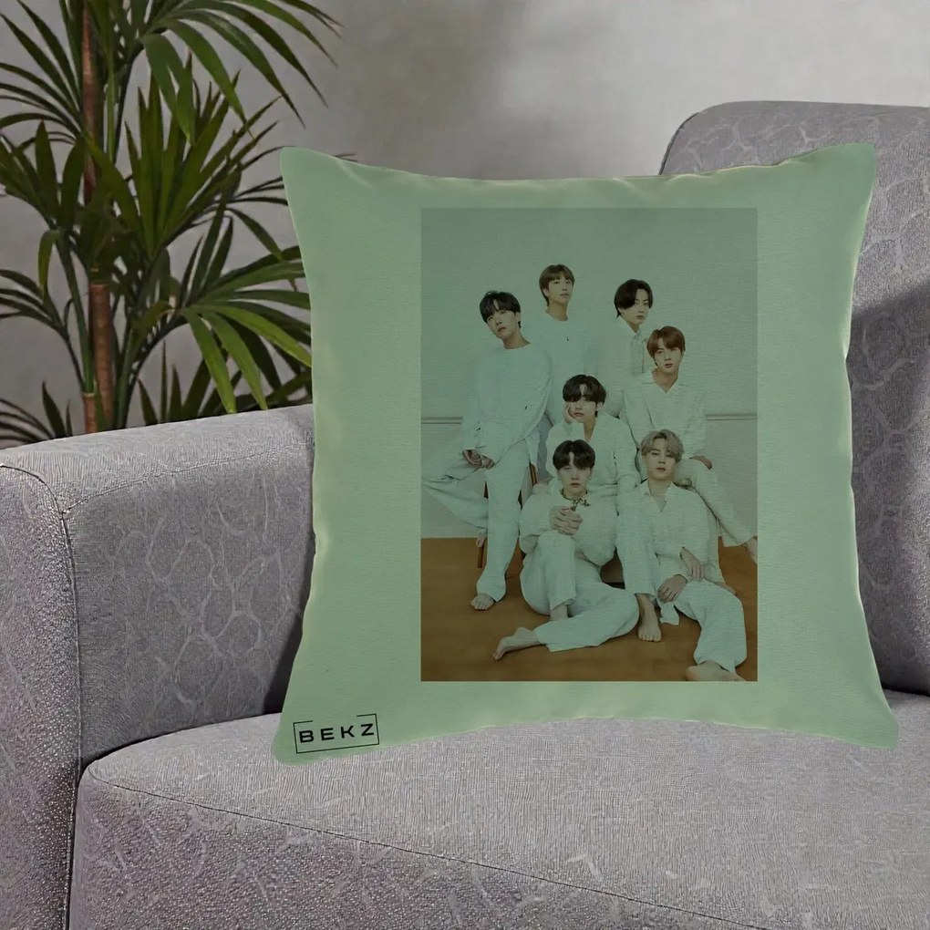 Perna Personalizata K-pop BTS Foto Grup All-White Elegant, 40x40 cm, Verde, Husa Detasabila, Perna Inclusa, BEKZ®