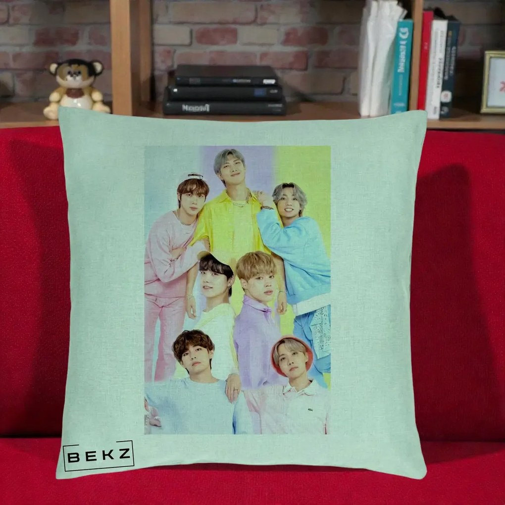 Perna Personalizata K-pop BTS Foto Grup Pastel Colorat cu 7 Membrii, 40x40 cm, Verde Menta, Husa Detasabila, Perna Inclusa, BEKZ®
