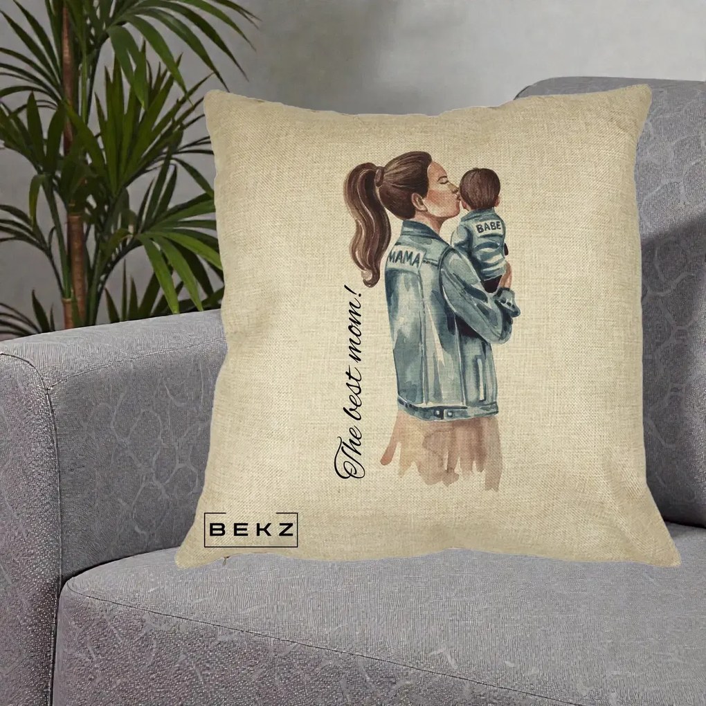 Cadou pentru Mama - Perna Personalizata The Best Mom Jachete, 40x40 cm, Crem, Husa Detasabila, Perna Inclusa, BEKZ®