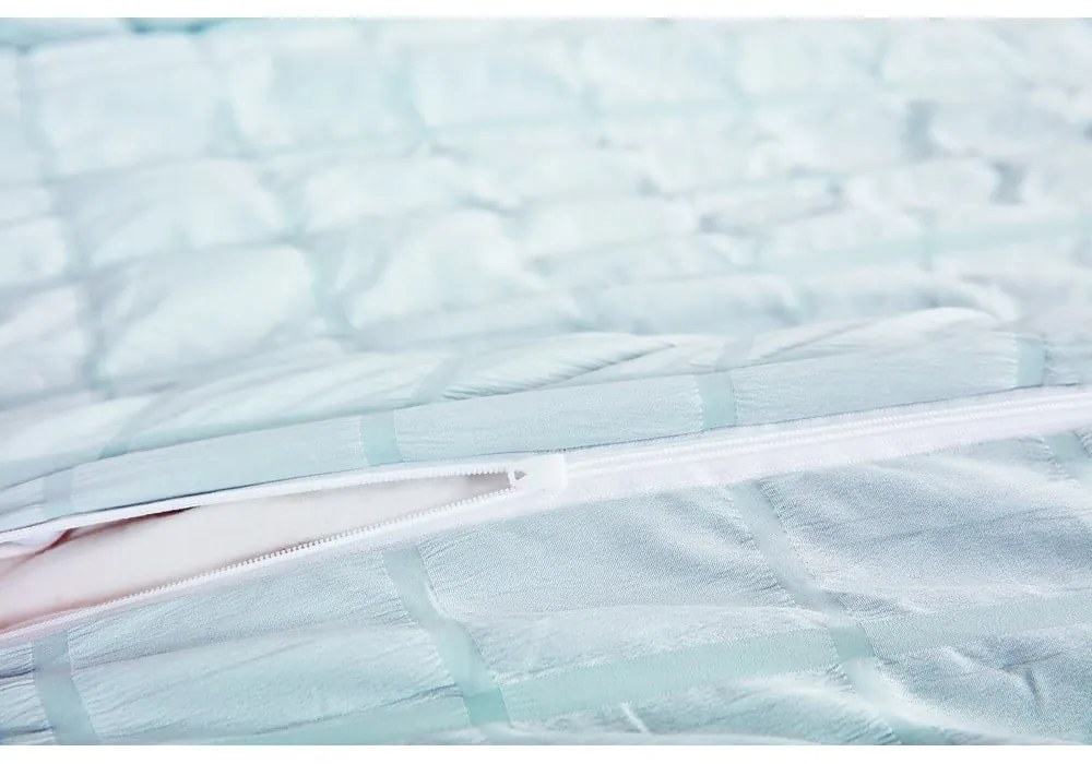 Lenjerie de pat gri deschis din țesătură crep pentru pat de o persoană 140x200 cm Naomi – My House