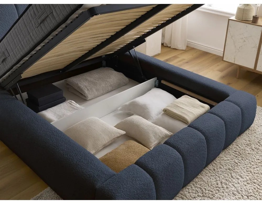 Pat matrimonial albastru închis tapițat cu spațiu de depozitare cu somieră 180x200 cm Denali – Bobochic Paris