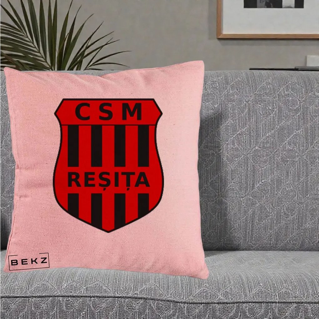 Perna Personalizata CSM Resita Fotbal, 40x40 cm, Roz, Husa Detasabila, Perna Inclusa, BEKZ®