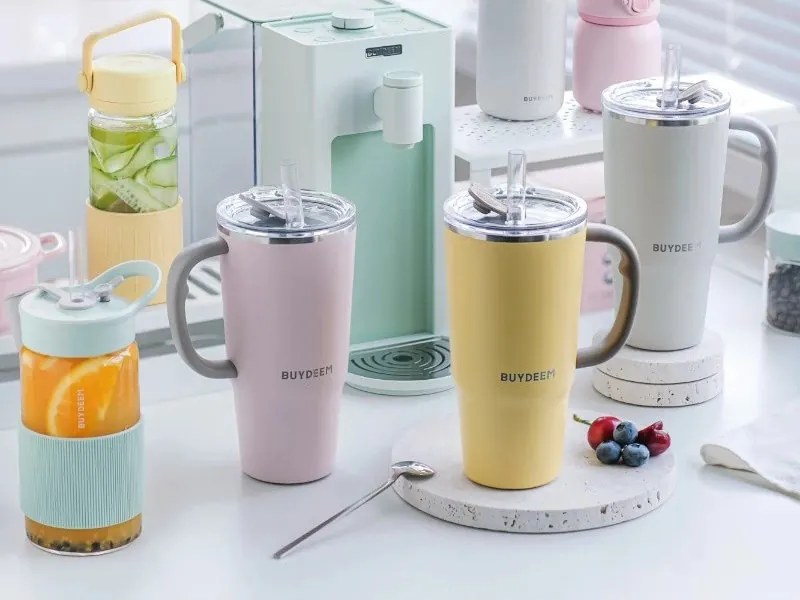 Cană termică cu pai încorporat Buydeem DS57-P, 700 ml, menține temperatura (cald/rece) până la 6 ore, izolație sub vid, oțel inoxidabil, fără BPA, roz