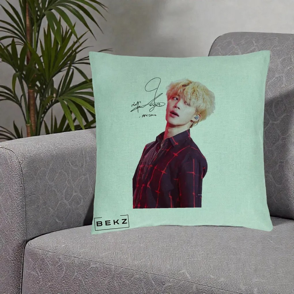 Perna Personalizata K-pop BTS Jimin Portret Artistic par Blond Autograf, 40x40 cm, Verde Menta, Husa Detasabila, Perna Inclusa, BEKZ®