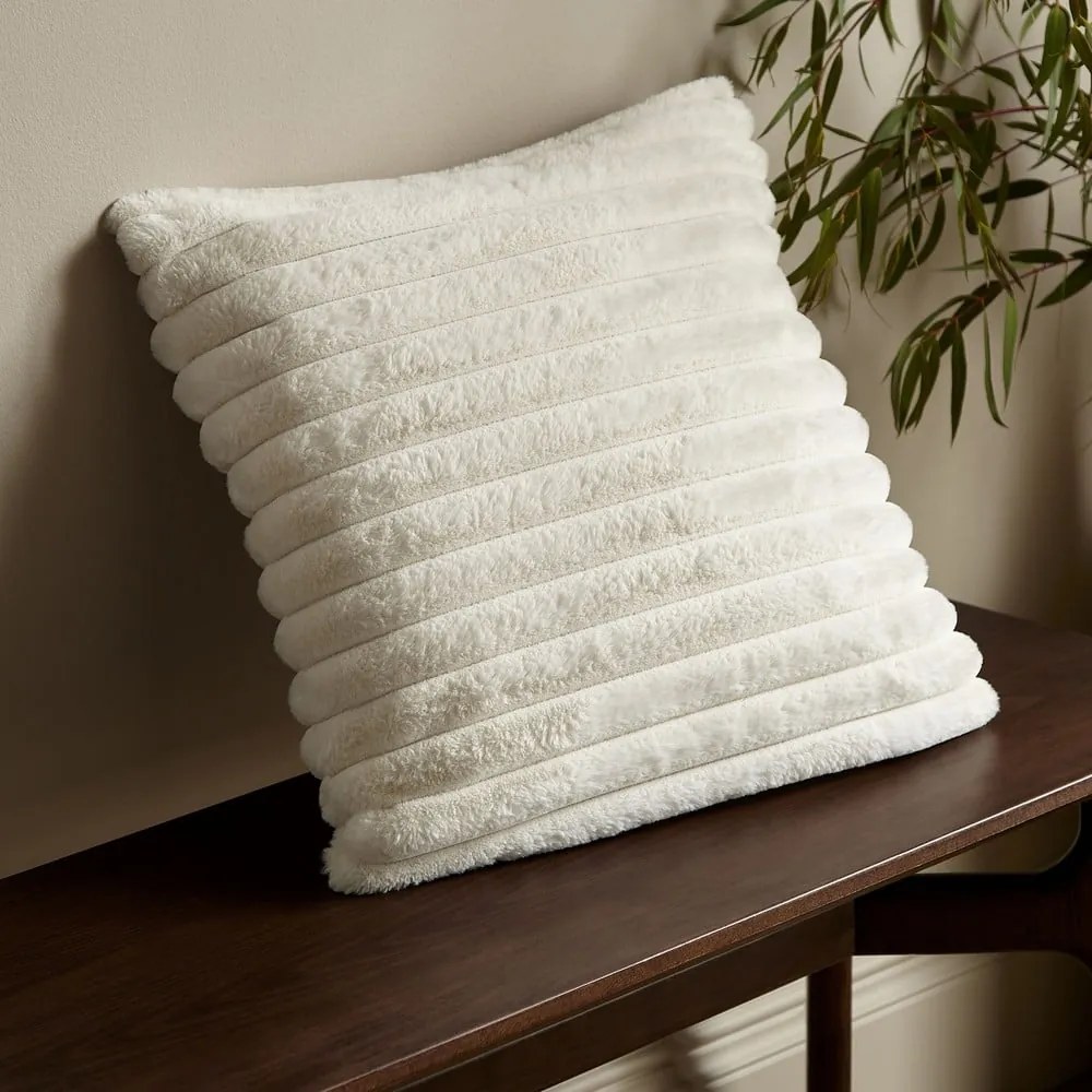 Pernă decorativă din micropluș/cocolino 45x45 cm Cosy Ribbed – Catherine Lansfield