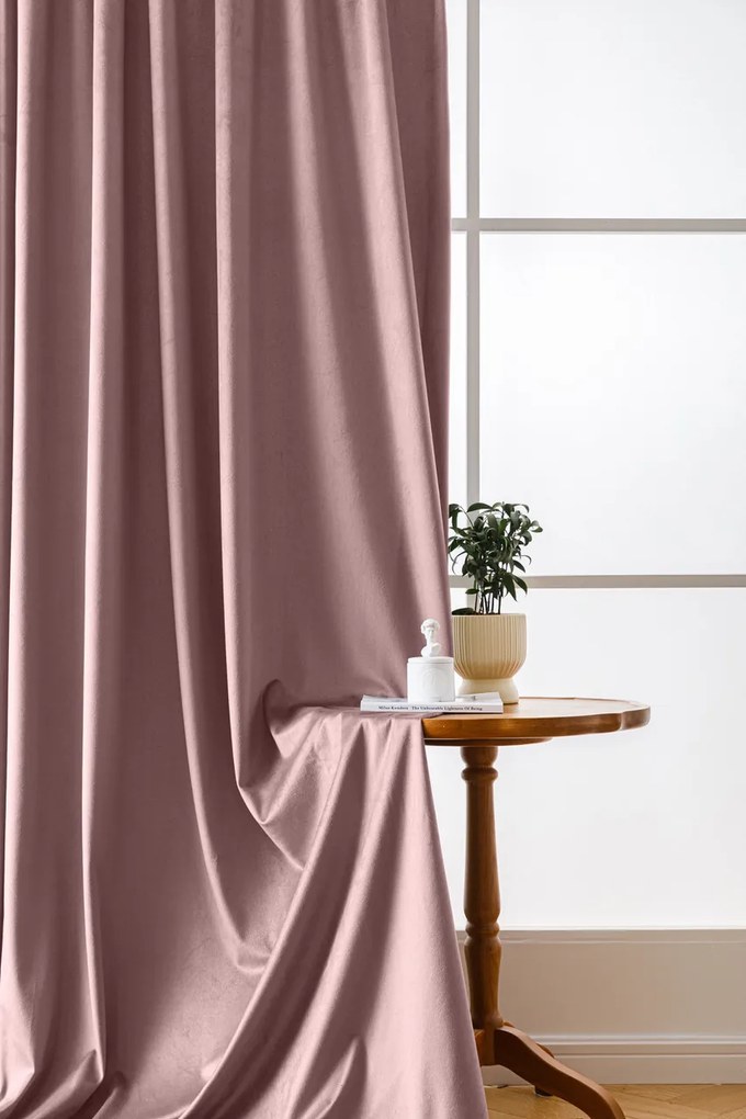 Draperie opaca violet deschis VELVET 135x250 cm Agățat: Inele metalice