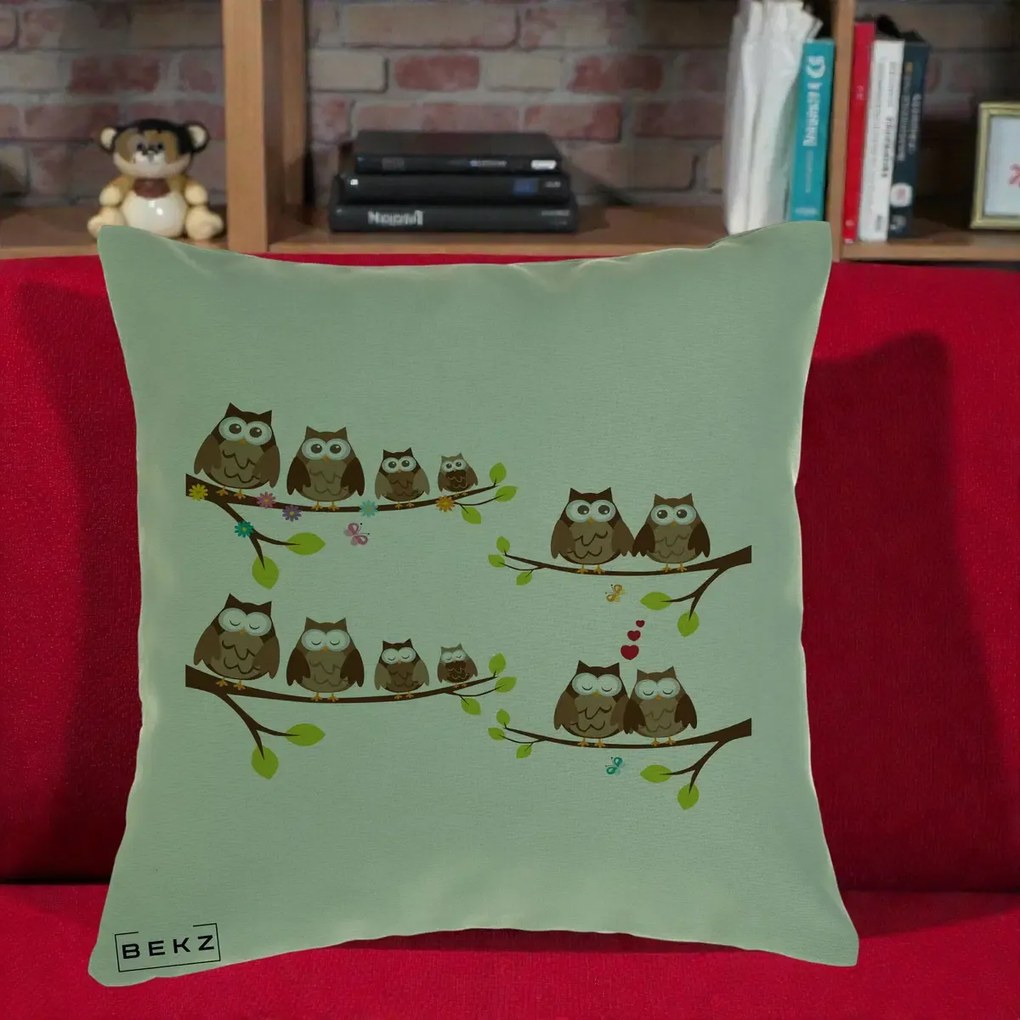 Perna Decorativa Familie de Bufnite pe Ramuri, 40x40 cm, Verde, Husa Detasabila, Perna Inclusa, BEKZ®