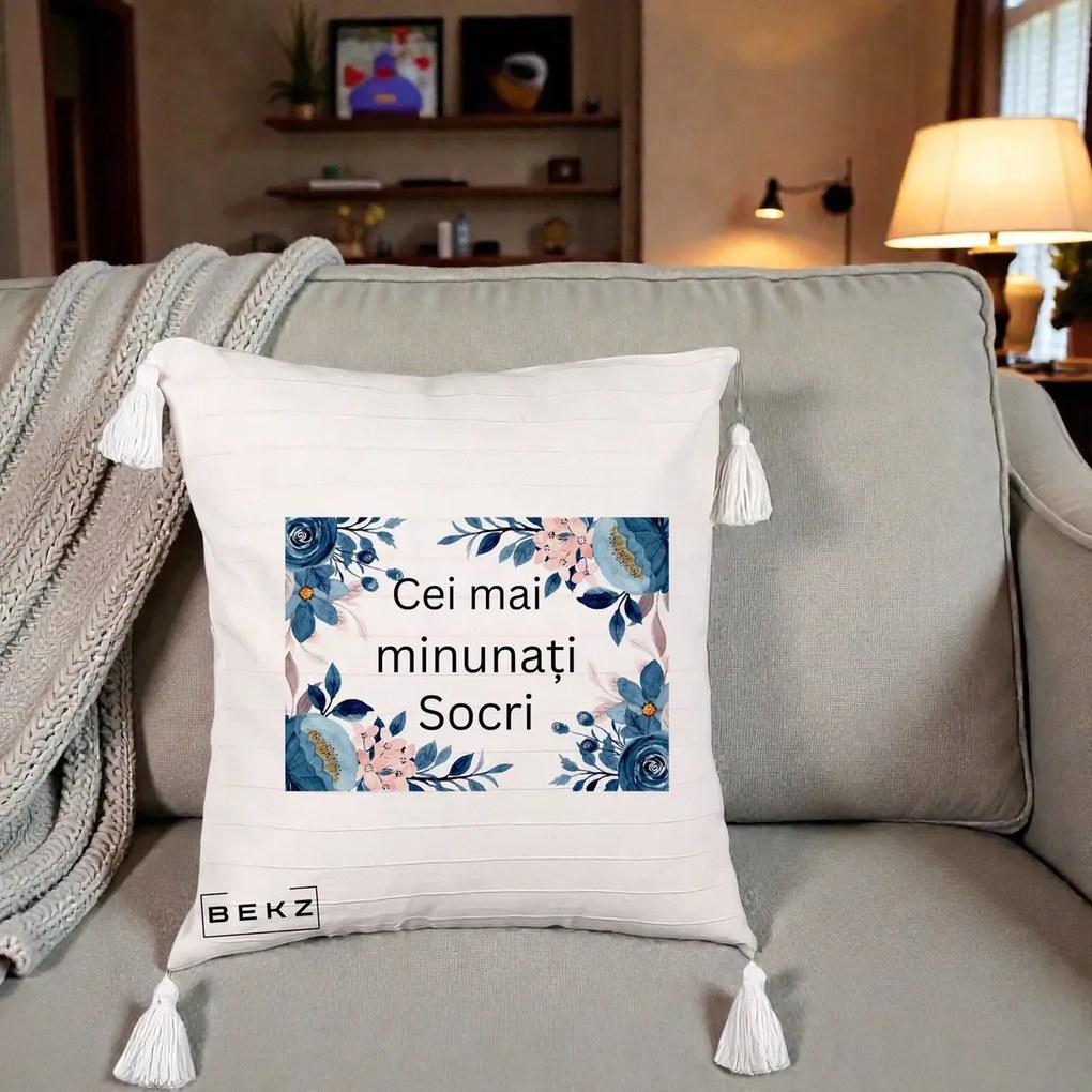 Cadou pentru Socri - Perna Personalizata Cei mai Minunati Socri cu Flori Albastre si Roz, 40x40 cm, Bej cu Franjuri, Husa Detasabila, Perna Inclusa, BEKZ®