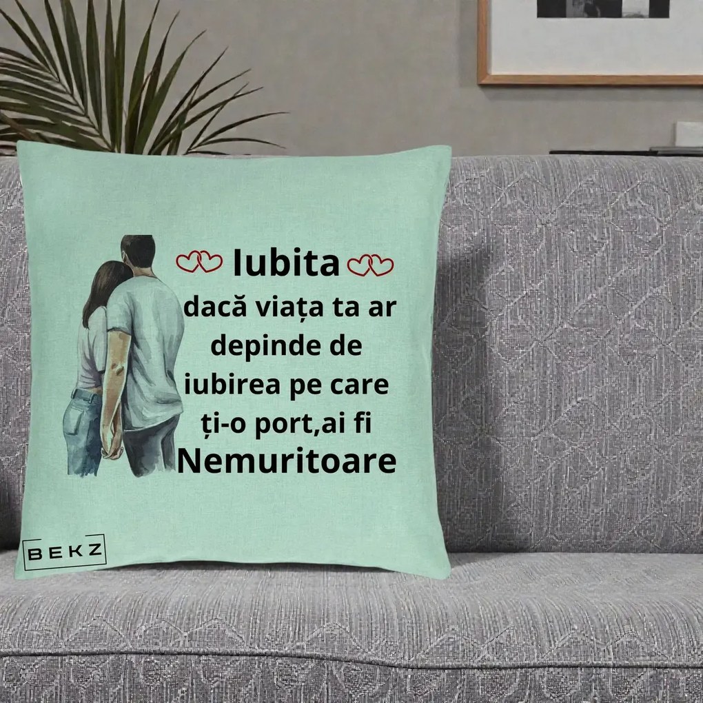 Cadou pentru Iubita - Perna Personalizata Iubita Nemuritoare cu Cuplu Acuarela Roz si Inimi, 40x40 cm, Verde Menta, Husa Detasabila, Perna Inclusa, BEKZ®