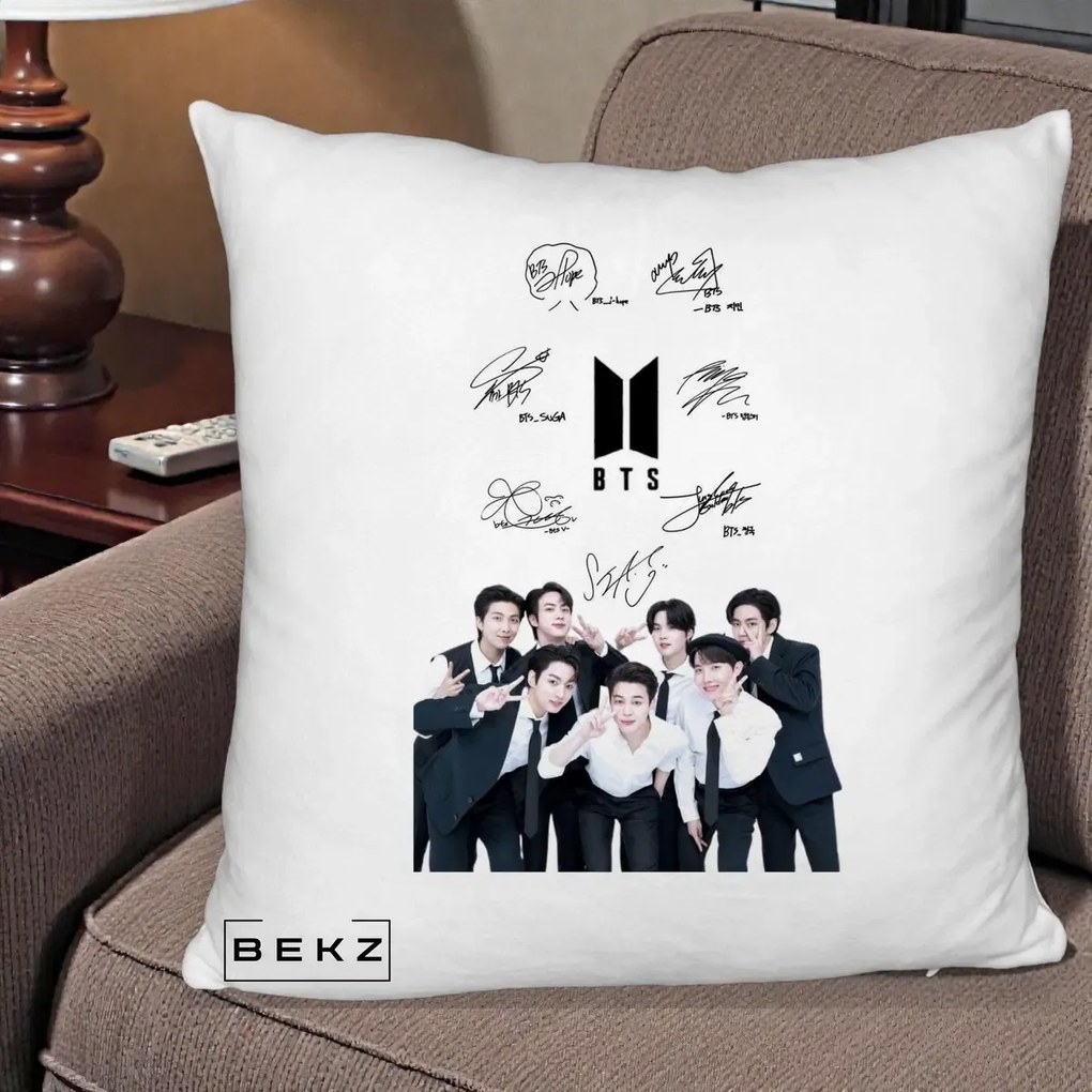 Perna Personalizata K-pop BTS Autografe Toti Membrii cu Fotografie, 40x40 cm, Alb Pufos, Husa Detasabila, Perna Inclusa, BEKZ®