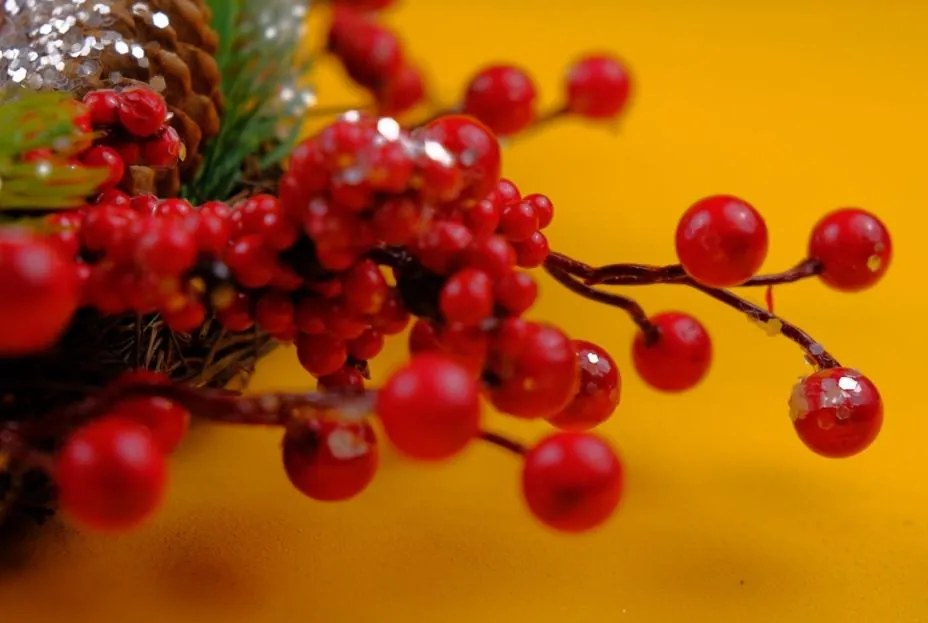 Coroniță de Crăciun cu fructe de pădure 33cm