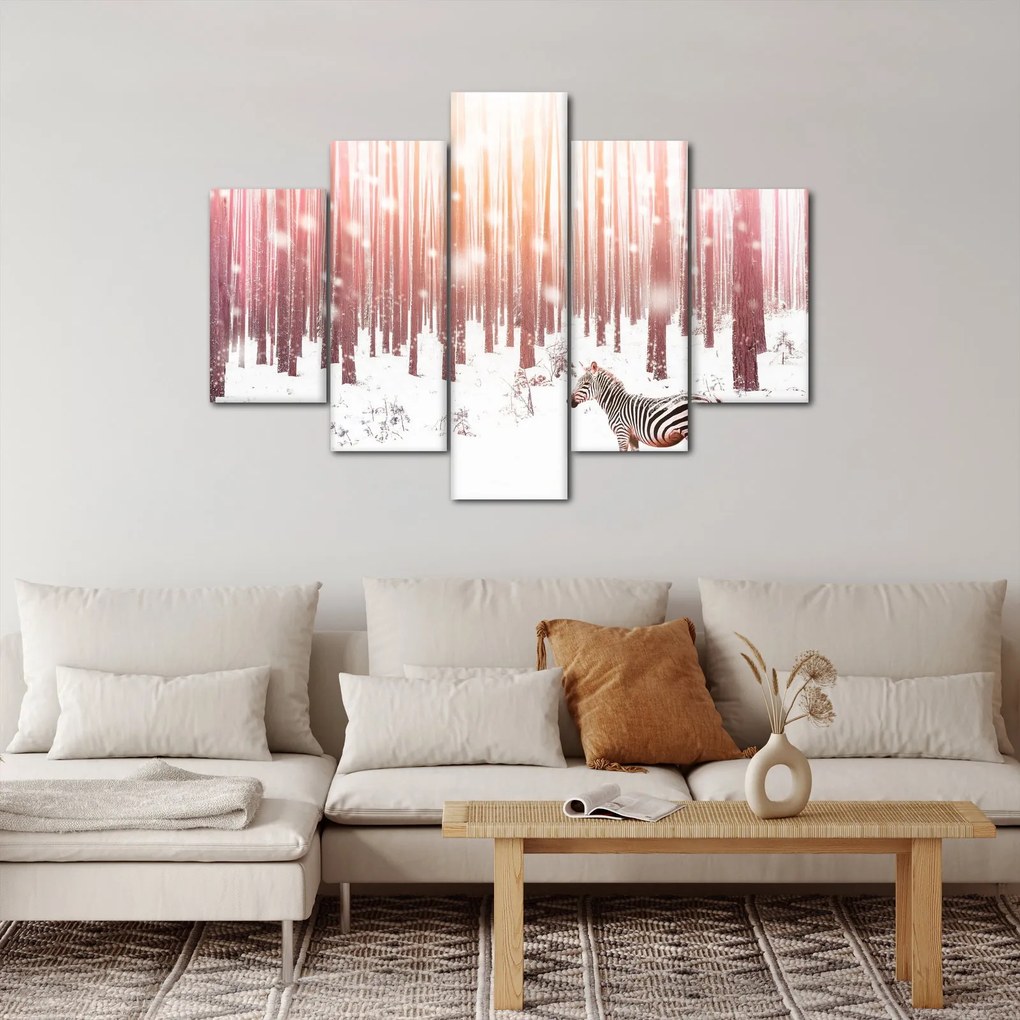 Tablou - Zebra în pădurea înzăpezită (150x105 cm)