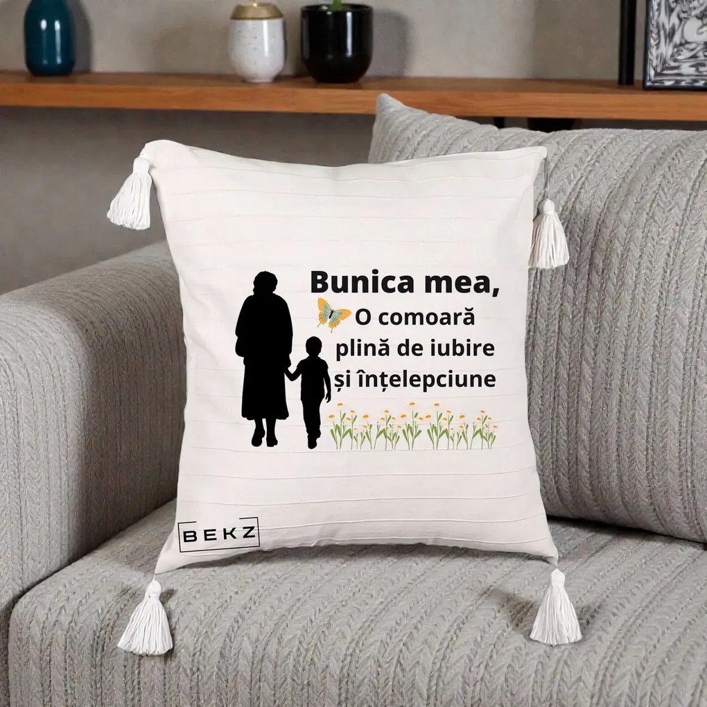 Cadou pentru Bunica - Perna Personalizata Bunica Mea Comoara cu Fluture si Baietel, 40x40 cm, Bej cu Franjuri, Husa Detasabila, Perna Inclusa, BEKZ®