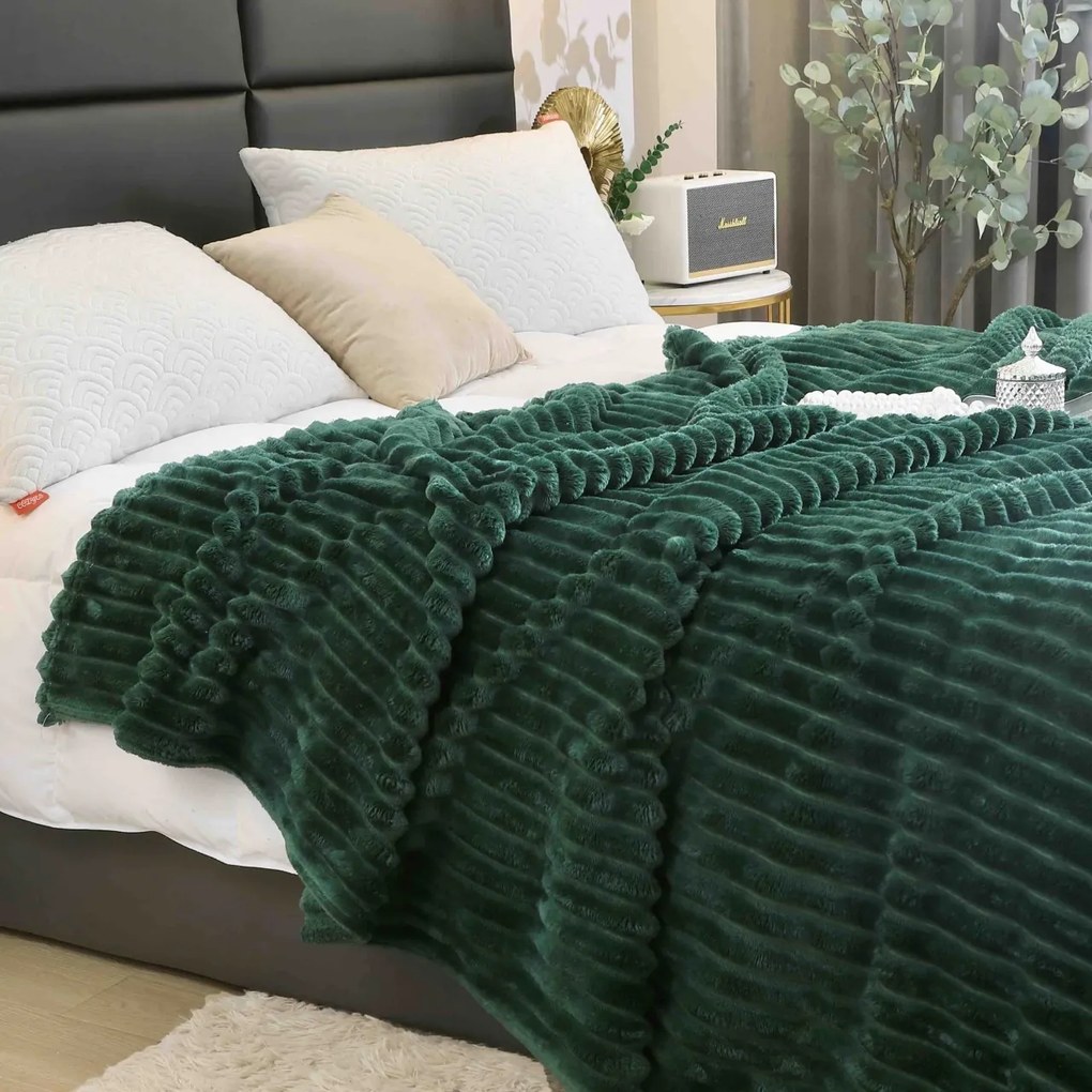 Patura Cocolino pufoasa cu dungi 200 x 230 cm, verde inchis