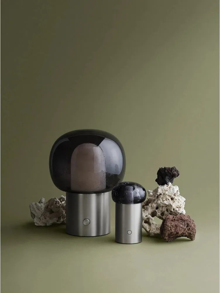 Veioză argintie LED din aluminiu cu abajur din sticlă (înălțime 32 cm) Iris – Blomus