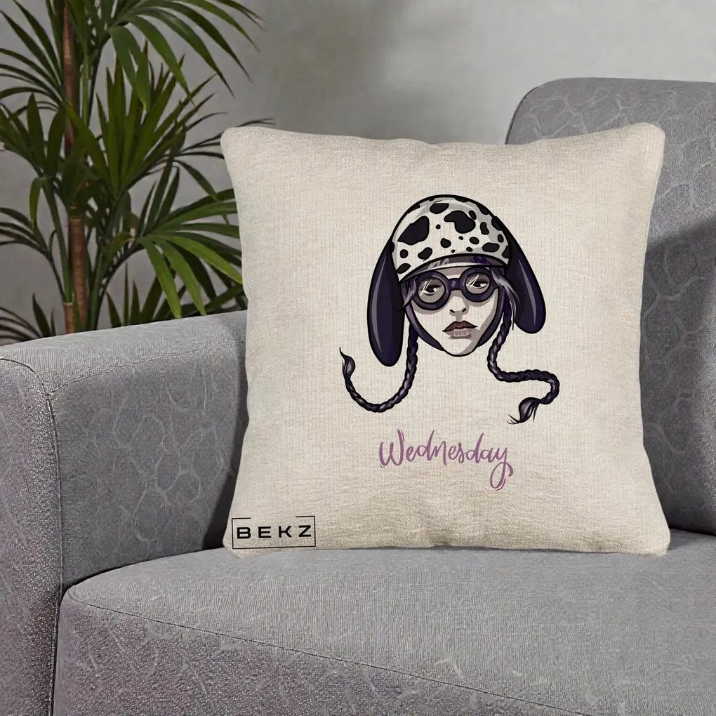 Perna Personalizata Wednesday Addams cu Caine Dalmatian, 40x40 cm, Bej Canapea, Husa Detasabila, Perna Inclusa, BEKZ®
