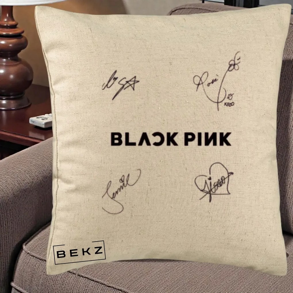 Perna Personalizata K-pop BLACKPINK Tinute Negre Grup Simplu, 40x40 cm, Bej, Husa Detasabila, Perna Inclusa, BEKZ®