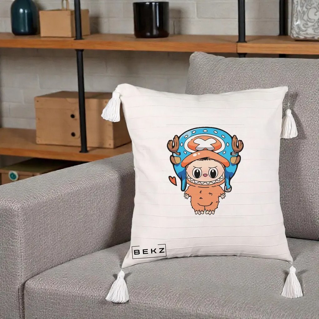 Perna Personalizata Labubu x Tony Tony Chopper, 40x40 cm, Bej cu Franjuri, Husa Detasabila, Perna Inclusa, BEKZ®