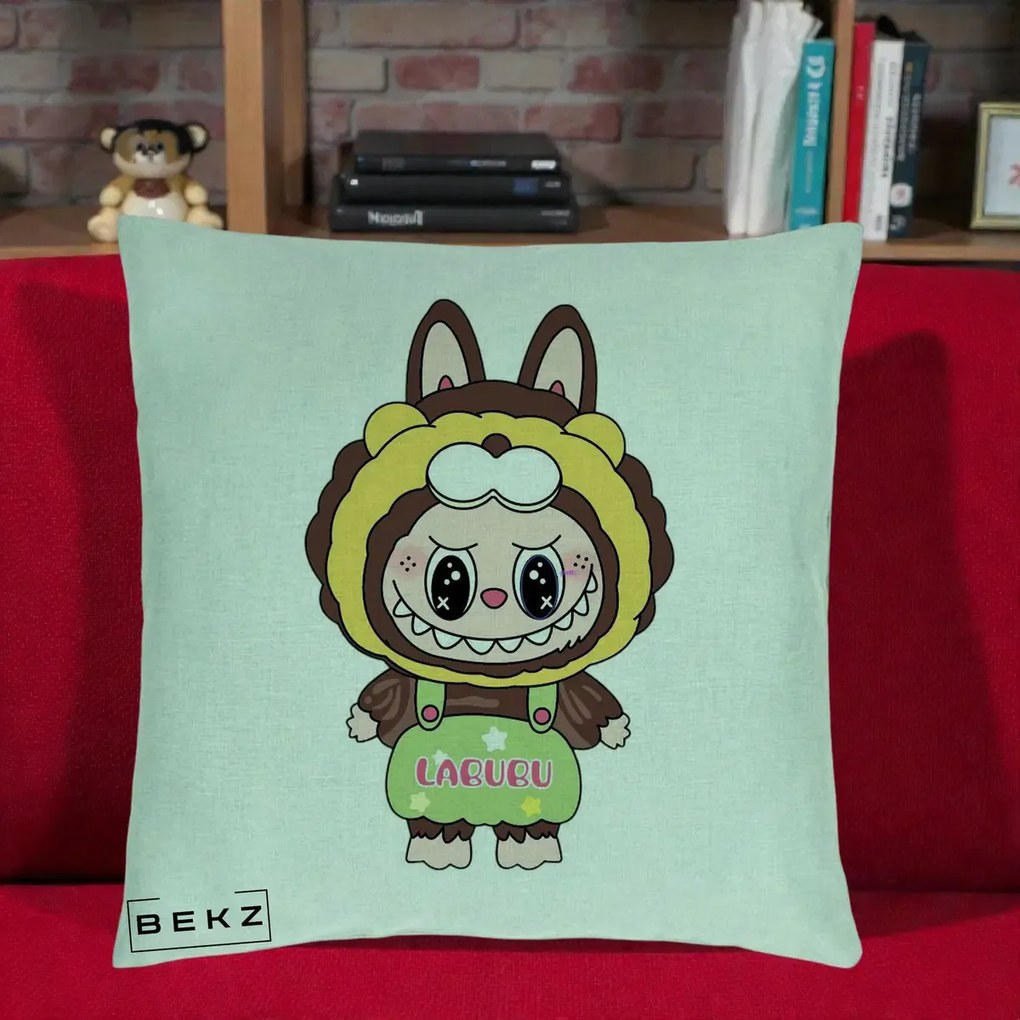Perna Personalizata Labubu Leu Galben cu Salopeta, 40x40 cm, Verde Menta, Husa Detasabila, Perna Inclusa, BEKZ®