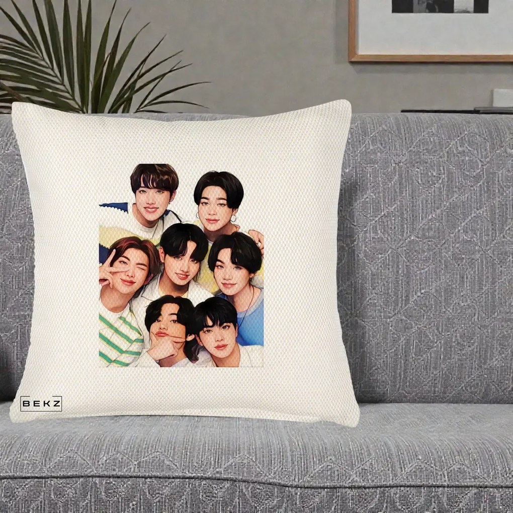 Perna Personalizata K-pop BTS Bangtan Boys Portret Grup Fanart, 40x40 cm, Crem Reliefat, Husa Detasabila, Perna Inclusa, BEKZ®