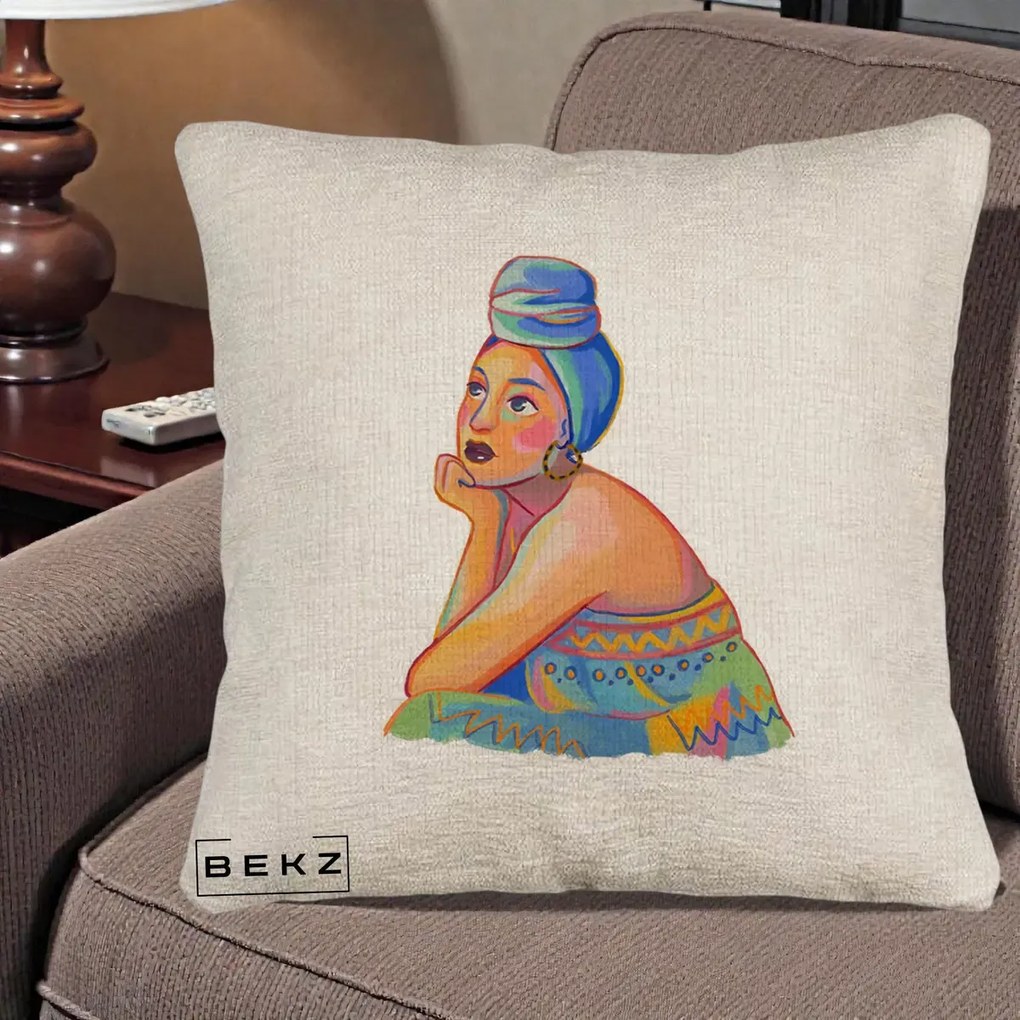 Perna Decorativa Portret Femeie Contemplativa, 40x40 cm, Bej Canapea, Husa Detasabila, Perna Inclusa, BEKZ®