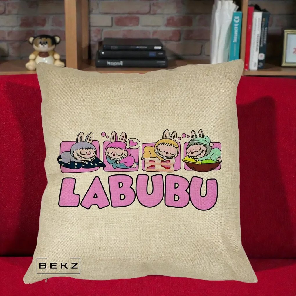 Perna Personalizata Labubu Sleeping Quad, 40x40 cm, Crem, Husa Detasabila, Perna Inclusa, BEKZ®