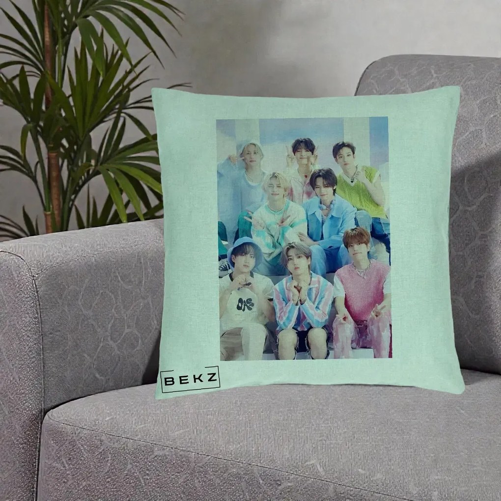 Perna Personalizata K-Pop Grup Foto Pasteluri cu 8 Artisti, 40x40 cm, Verde Menta, Husa Detasabila, Perna Inclusa, BEKZ®