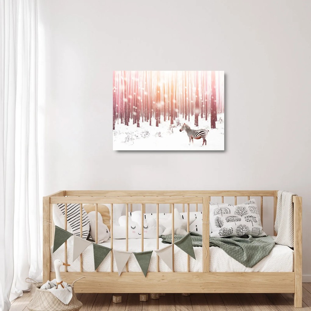 Tablou pe sticlă - Zebra în pădurea înzăpezită (70x50 cm)