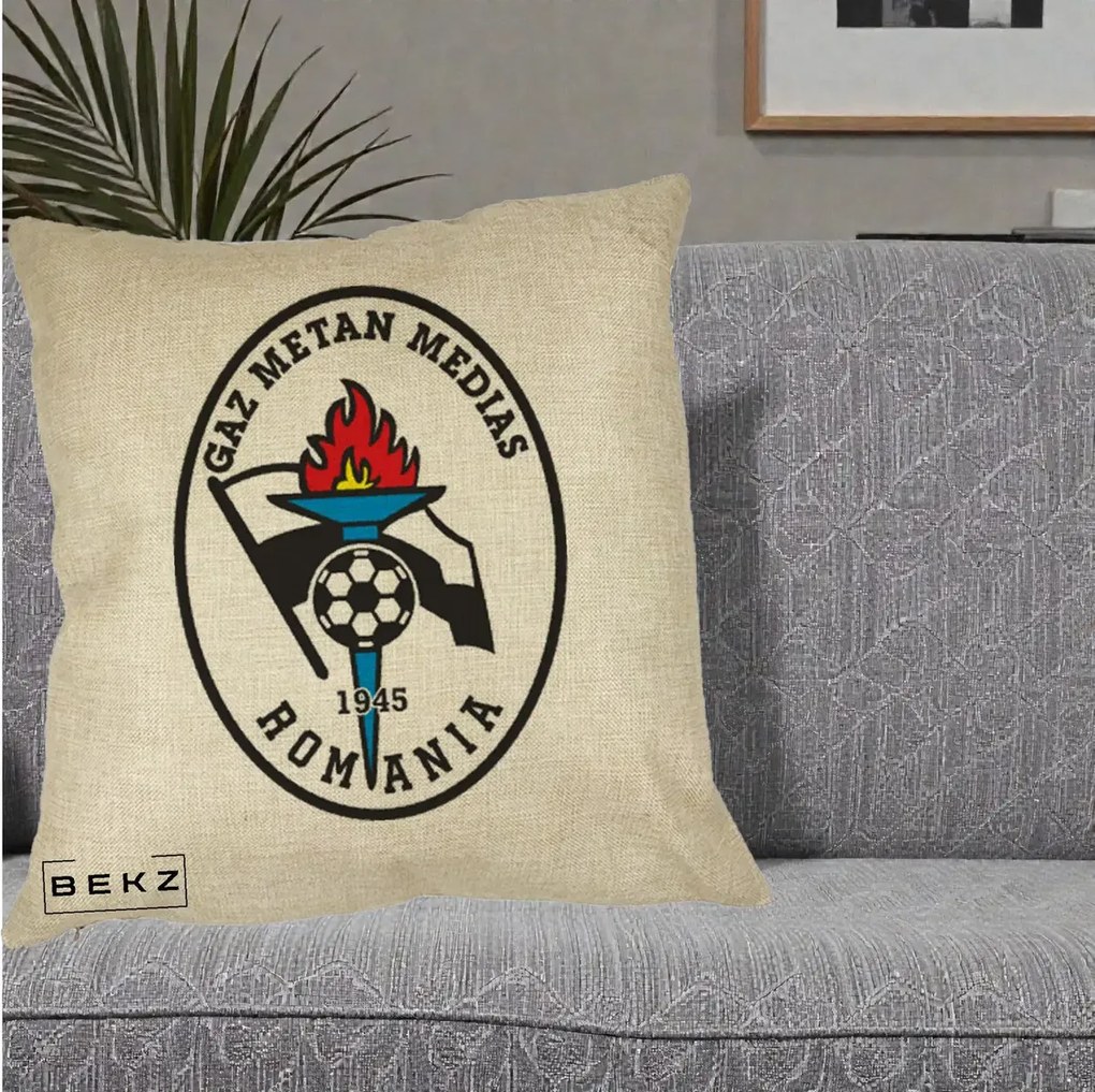Perna Personalizata Gaz Metan Medias 1945 Fotbal, 40x40 cm, Crem, Husa Detasabila, Perna Inclusa, BEKZ®