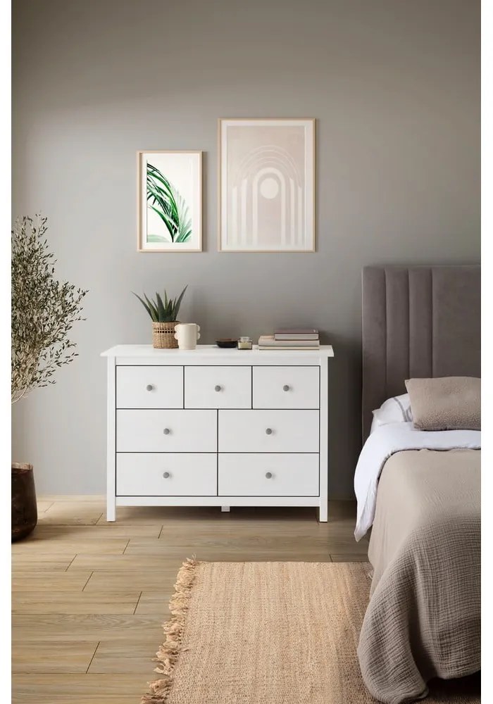 Comodă albă joasă din lemn de pin 110x80 cm Berna – Marckeric