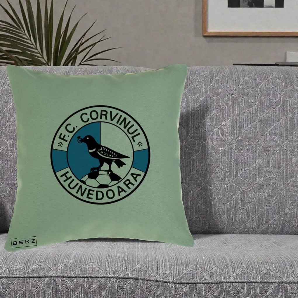 Perna Personalizata FC Corvinul Hunedoara Fotbal, 40x40 cm, Verde, Husa Detasabila, Perna Inclusa, BEKZ®