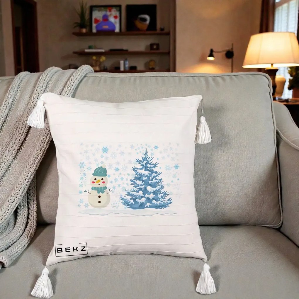 Perna Decorativa Om de Zapada si Brad Craciun, 40x40 cm, Bej cu Franjuri, Husa Detasabila, Perna Inclusa, BEKZ®