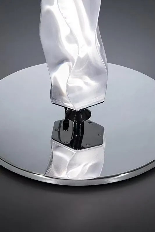 Lampadar LED design tehnico-decorativ realizat manual Hugo prisma