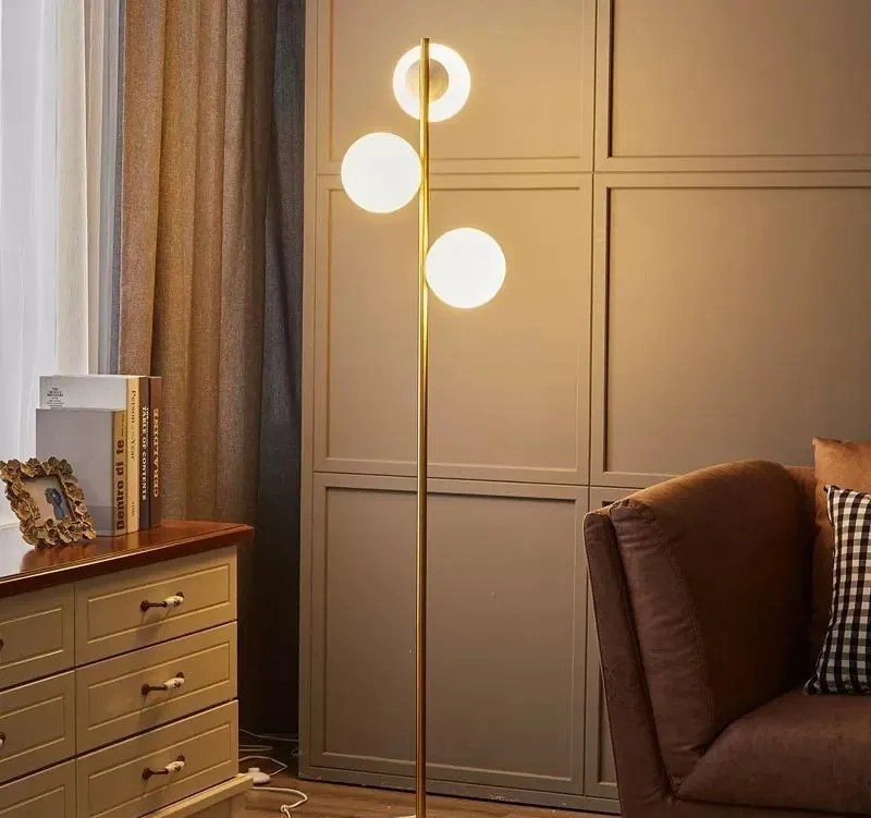 Lampadar TY3052-3 GD – 3 brațe elegante, soclu E27, finisaj auriu