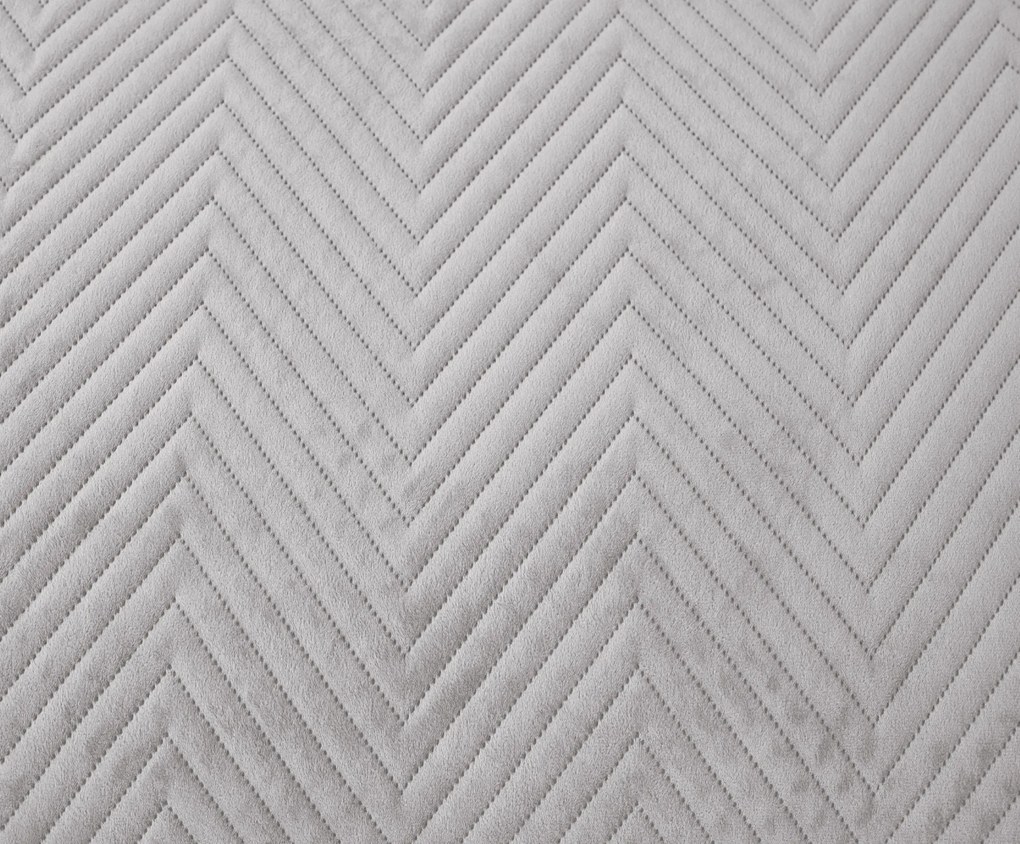 Cuvertur de pat din catifea gri deschis cu model ARROW VELVET Dimensiuni: 220 x 240 cm