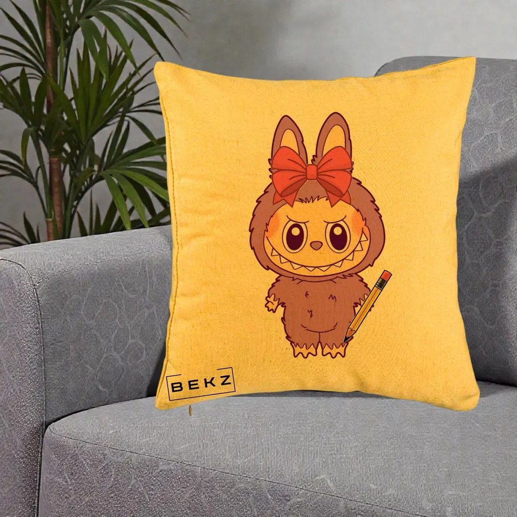 Perna Personalizata Labubu Mov cu Funda Rosie si Creion, 40x40 cm, Galben, Husa Detasabila, Perna Inclusa, BEKZ®