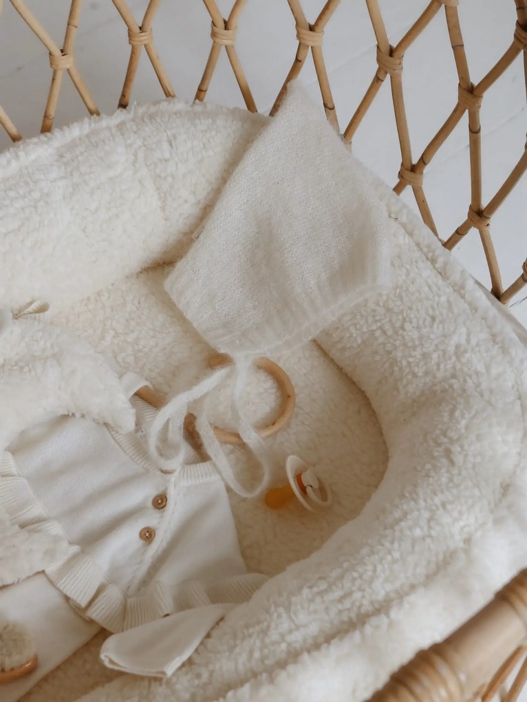 Suport de dormit Babynest Premium din tesatura bucle Crem, Teddy by BabyLy, 80x50 cm