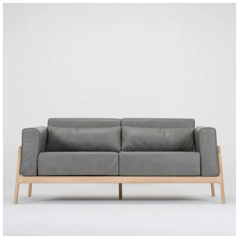 Canapea din piele bovină cu structură din lemn masiv de stejar Gazzda Fawn, gri închis
