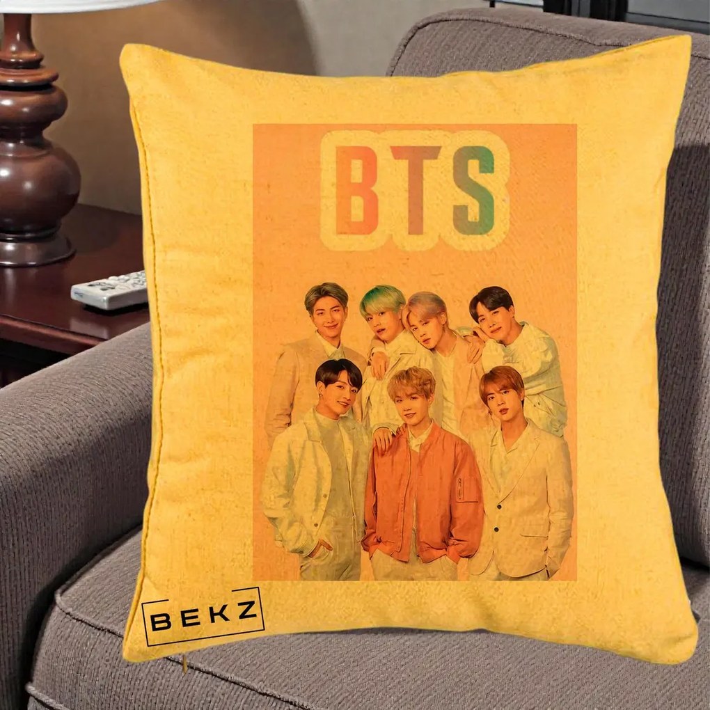 Perna Personalizata K-pop BTS Foto Grup cu BTS si Fond Roz Pastel, 40x40 cm, Galben, Husa Detasabila, Perna Inclusa, BEKZ®