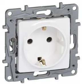 Priza simpla cu impamantare, 16A, IP20, alb, Legrand Niloe