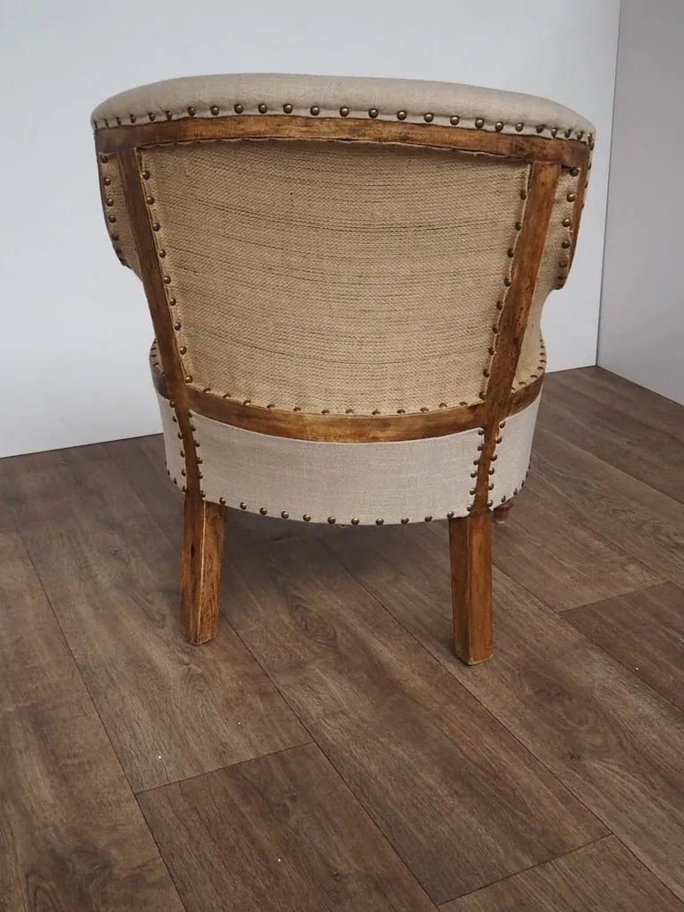 Fotoliu bej clasic din in, capitonat, cu nituri decorative și picioare strunjite din lemn de mango, 60×70×85 cm, „Valbelle”
