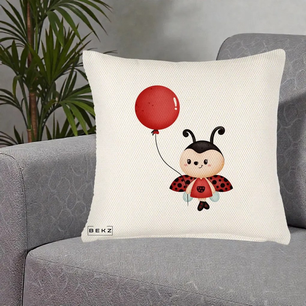Perna Decorativa Buburuza cu Balon Rosu, 40x40 cm, Crem Reliefat, Husa Detasabila, Perna Inclusa, BEKZ®