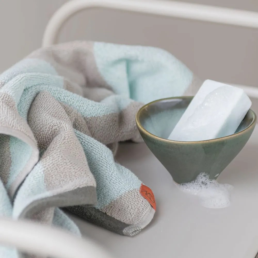 Prosop verde mentă din bumbac organic din frotir 70x133 cm Diagonal – Mette Ditmer Denmark