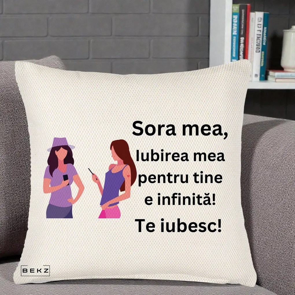 Cadou pentru Sora - Perna Personalizata Sora Mea Te Iubesc Doua Fete cu Telefoane, 40x40 cm, Crem Reliefat, Husa Detasabila, Perna Inclusa, BEKZ®