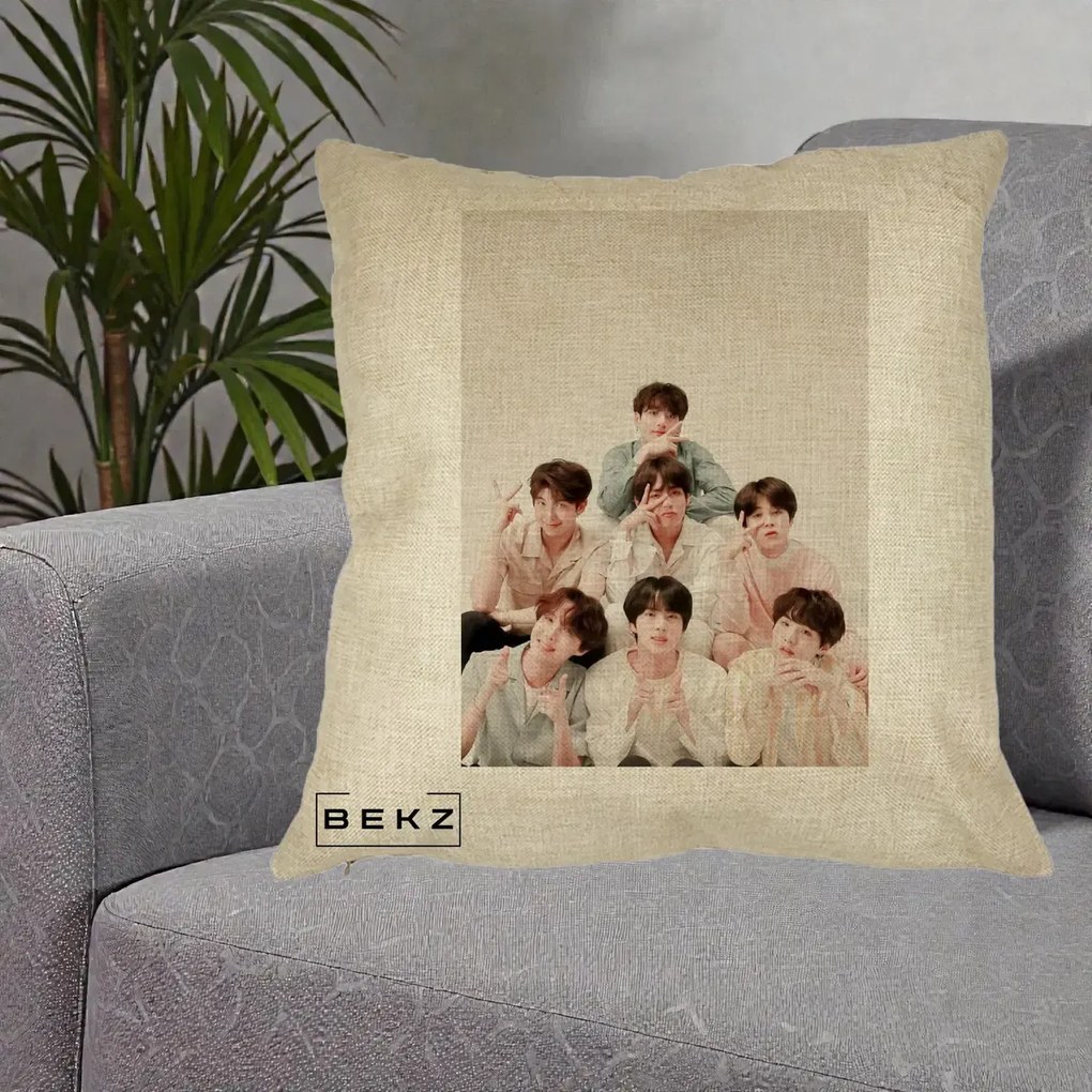 Perna Personalizata K-pop BTS Foto Grup Pastel, 40x40 cm, Crem, Husa Detasabila, Perna Inclusa, BEKZ®
