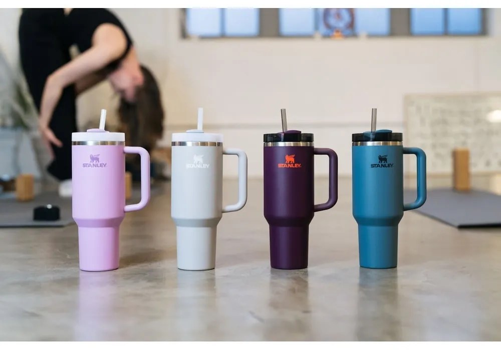 Termos violet cu pai din oțel inoxidabil 1,18 l Quencher H2.0 FlowState Tumbler Plum – Stanley