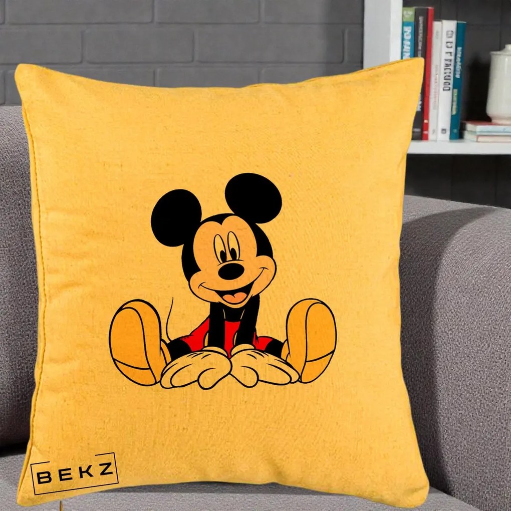 Perna Personalizata Mickey Mouse Relaxat, 40x40 cm, Galben, Husa Detasabila, Perna Inclusa, BEKZ®