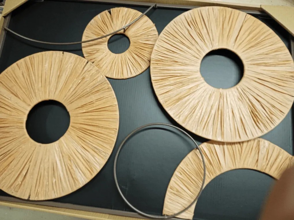 Reducere Decoratiune de perete CIRCLES metalica 48x68 cm, maro Calitatea a II-a