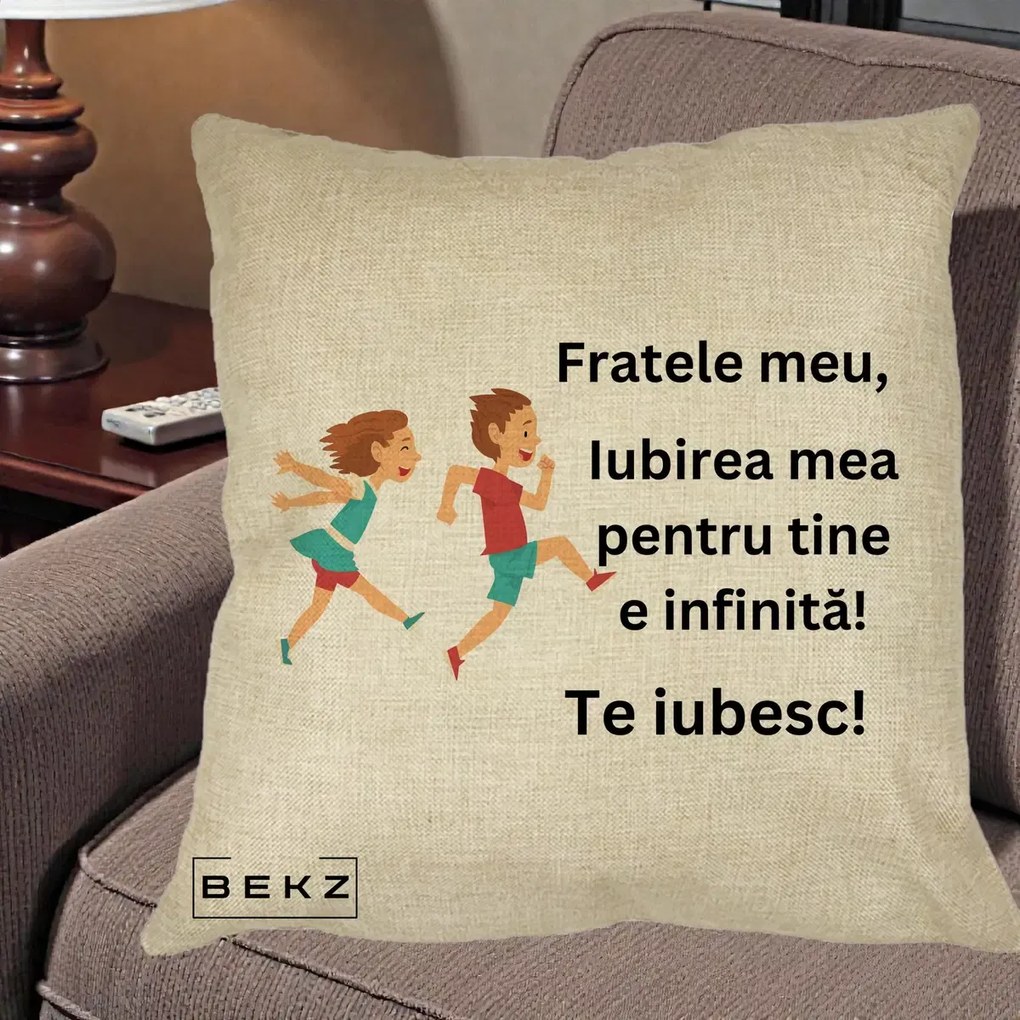 Cadou pentru Frate - Perna Personalizata Fratele Meu Te Iubesc Copii Alergand Colorat, 40x40 cm, Crem, Husa Detasabila, Perna Inclusa, BEKZ®